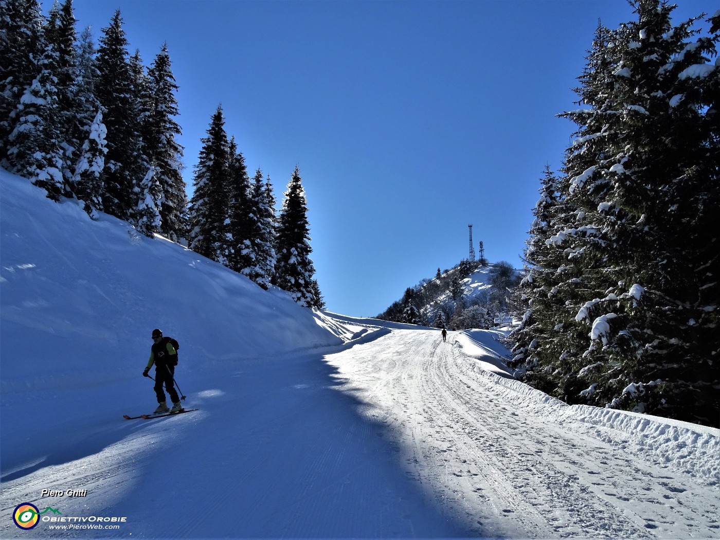 24 Salendo la pista panoramica.JPG